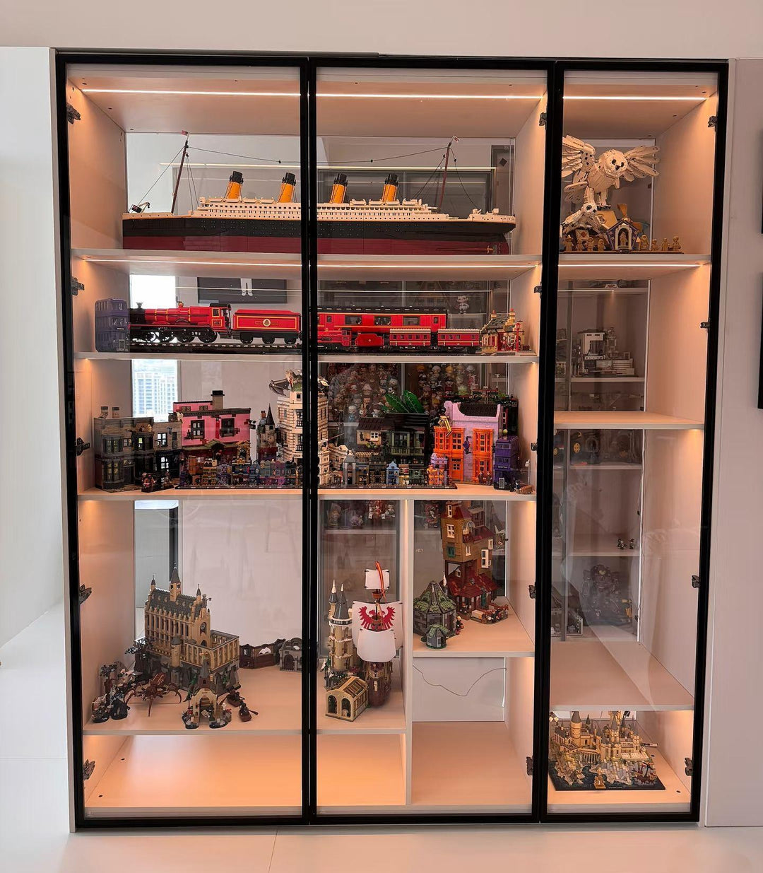 Best Lockable Glass Display Cabinets in the UK 2025 – Secure & Stylish Storage Solutions - brickzonehub