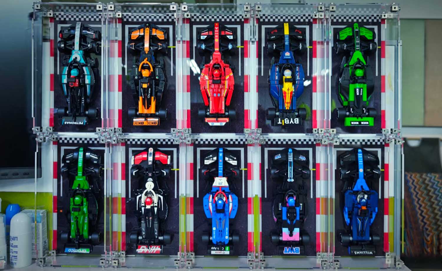 The Ultimate Guide to Choosing the Perfect Perspex & Acrylic Display Case in the UK - brickzonehub