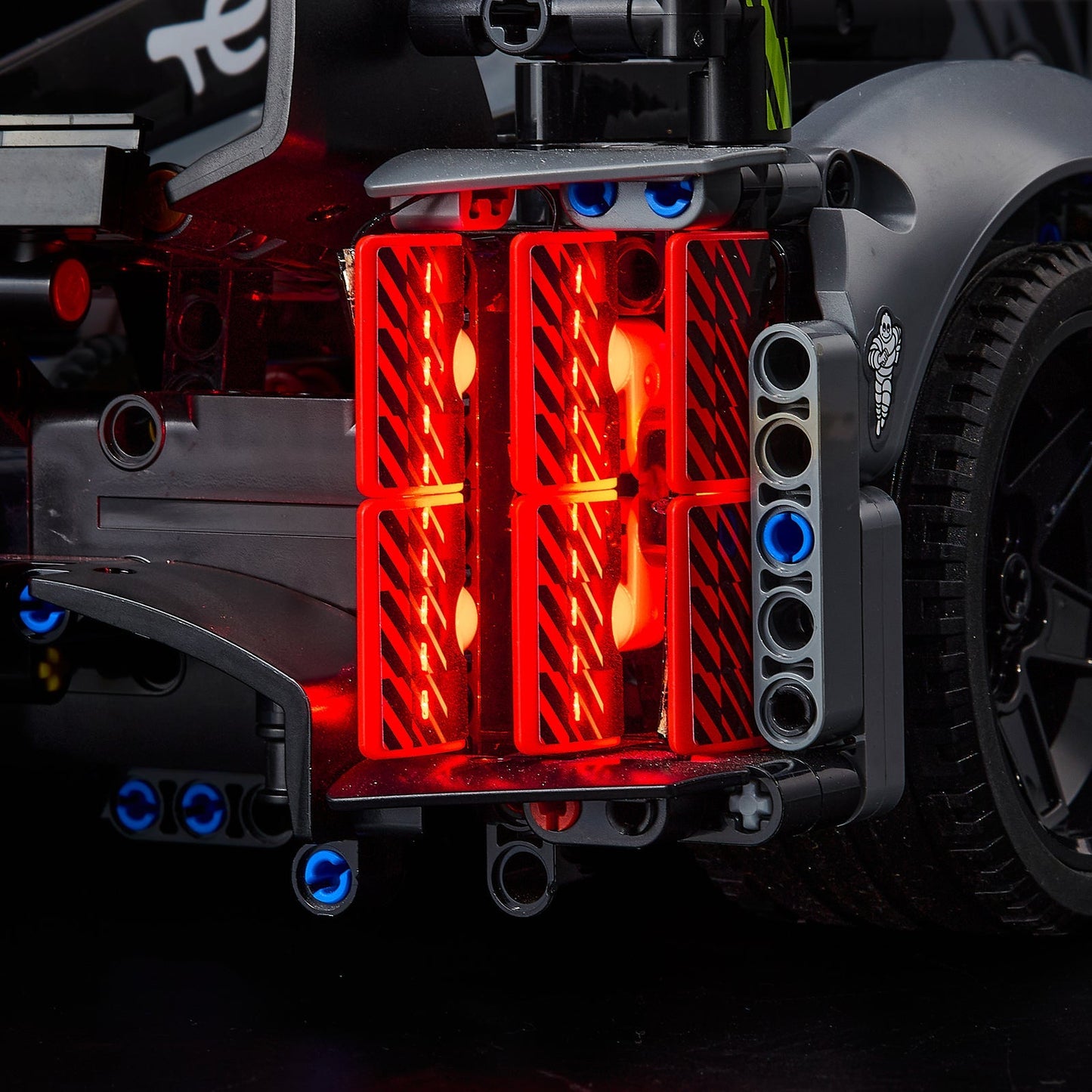 Premium-Wanddisplay kompatibel mit LEGO® Technic™ McLaren F1 42141 Stil D