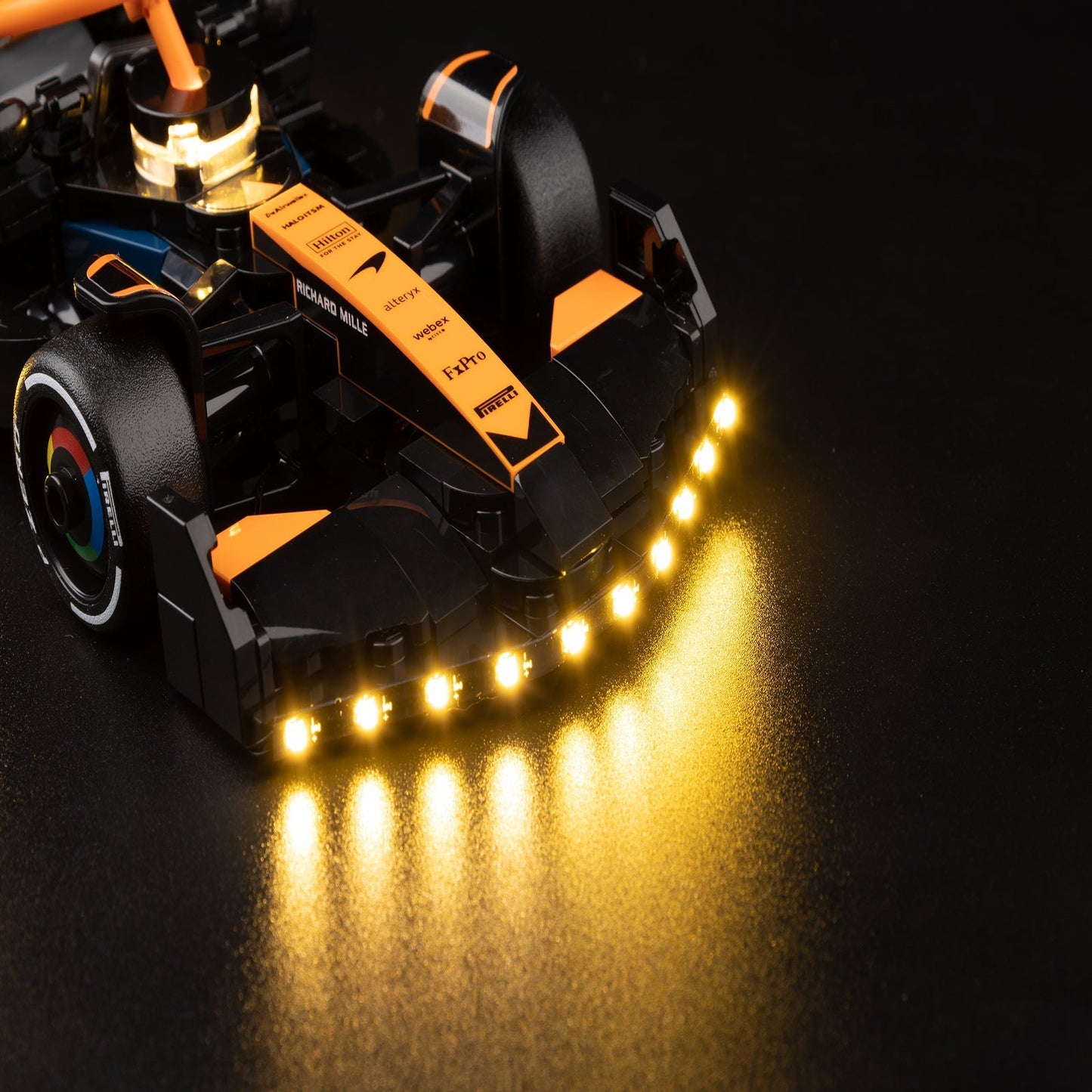 Premium-Wanddisplay kompatibel mit LEGO® Technic™ McLaren F1 42141 Stil D