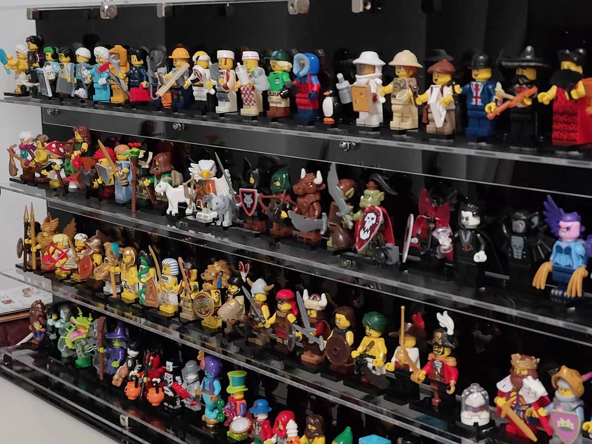 92 LEGO Minifigures Wall Display Case - brickzonehub