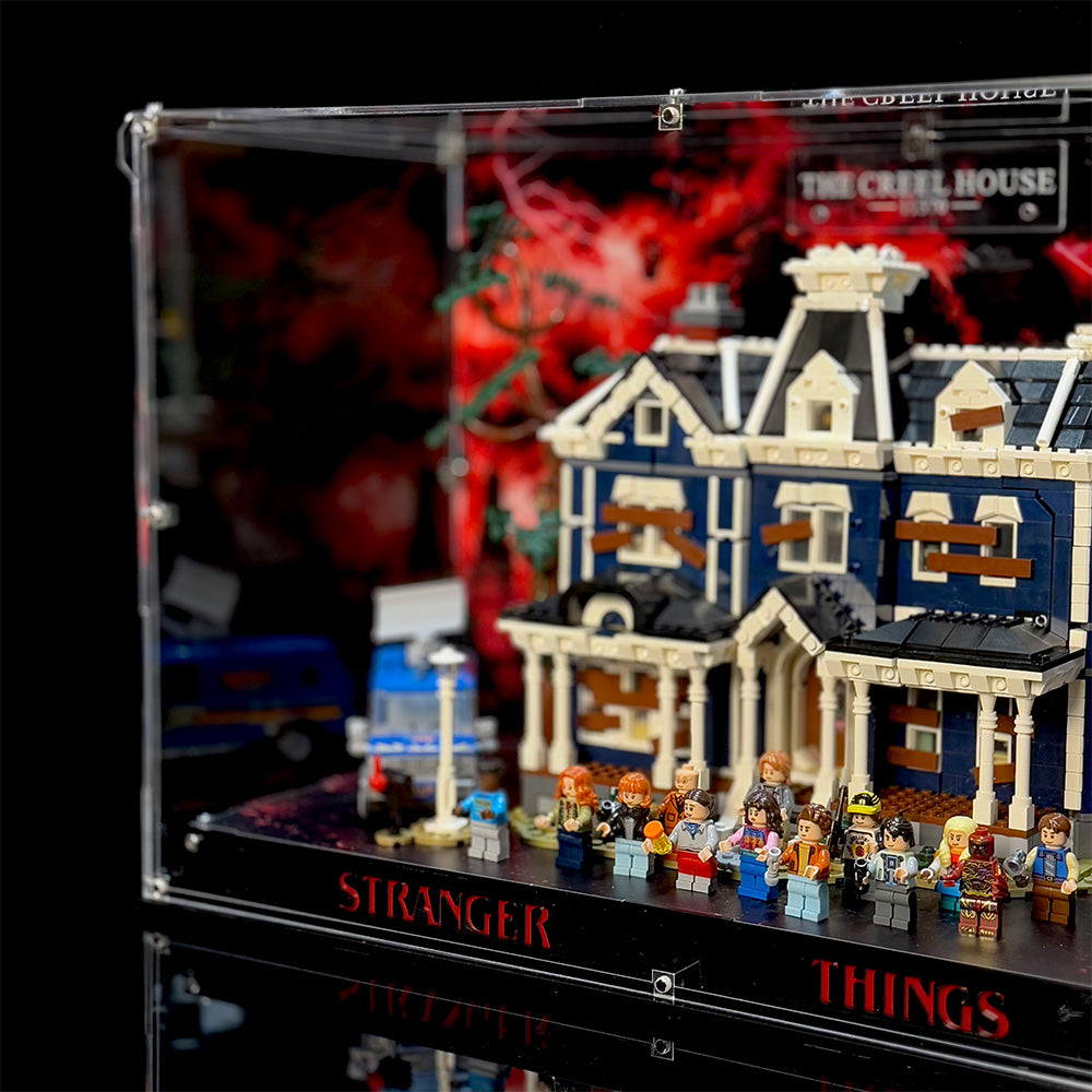 Detail of the display case front and dark base with the Creel House model and minifigures shown for display reference