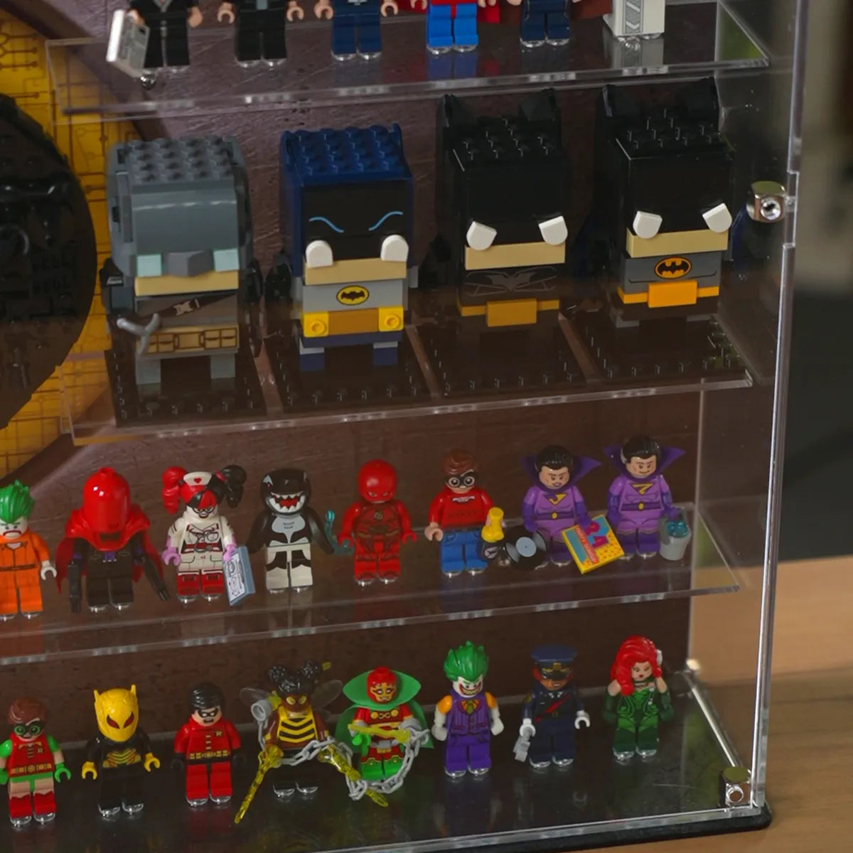 124 LEGO DC Minifigures Wall Display Case