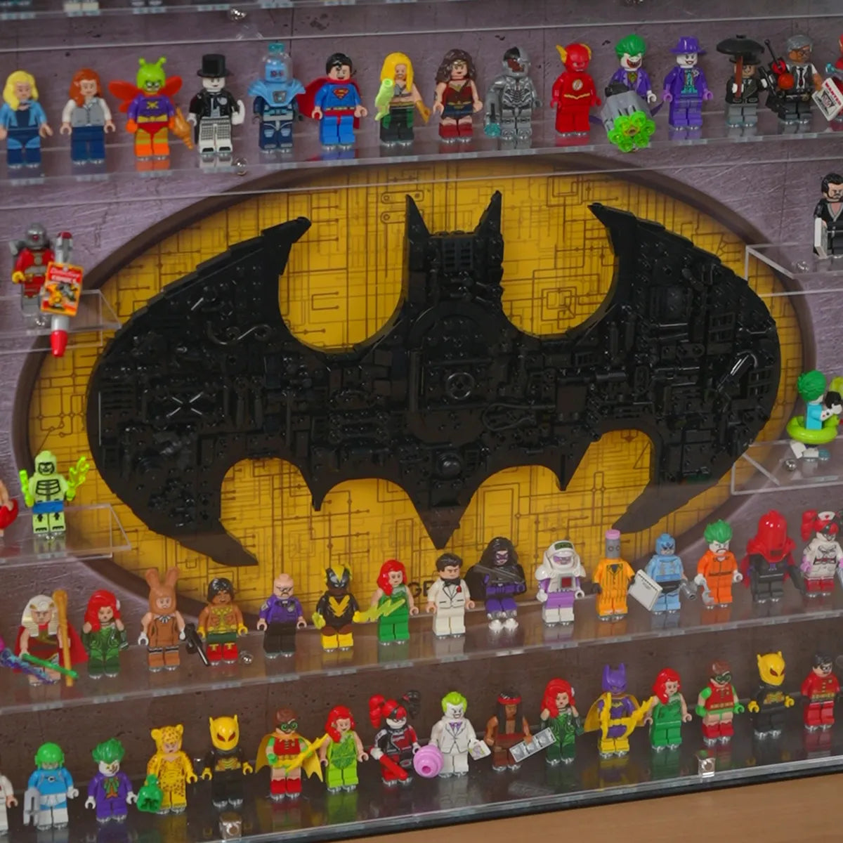 124 LEGO DC Minifigures Wall Display Case