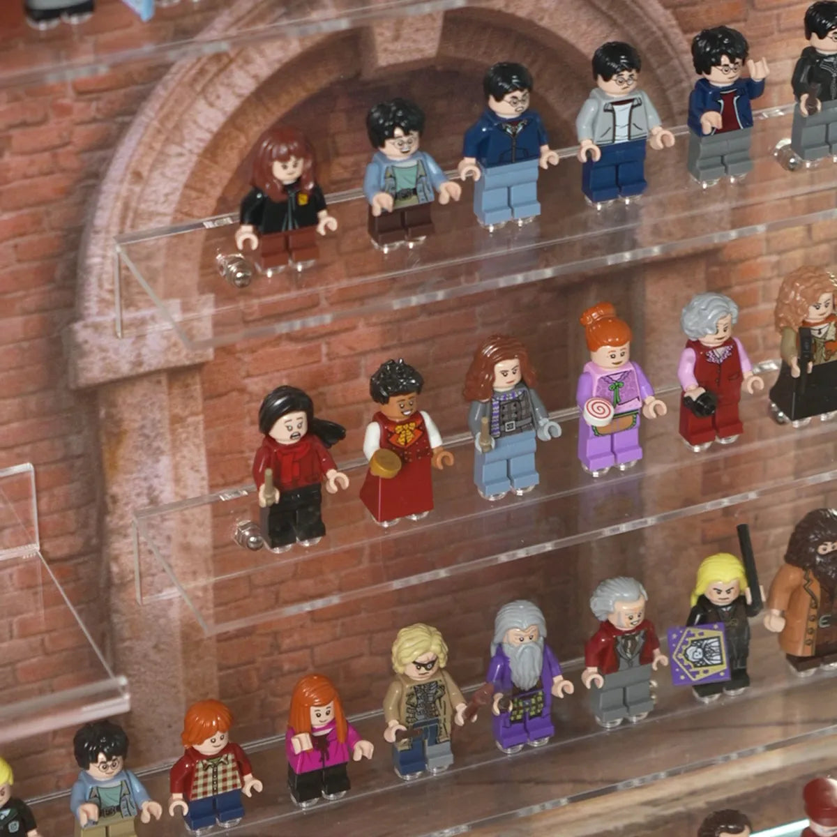 92 LEGO Minifiguren Wandvitrine