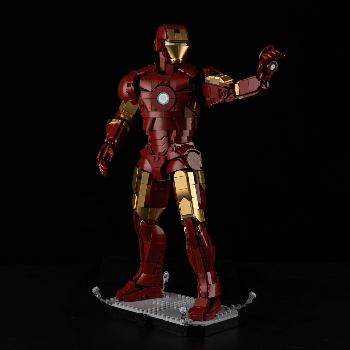 Iron Man 76344 lighting detail 2