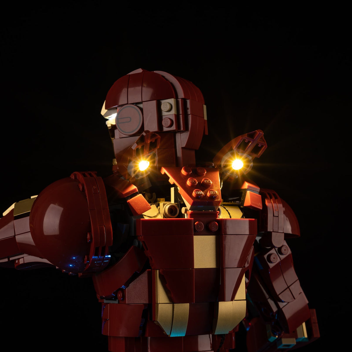 Iron Man 76344 lighting detail 10