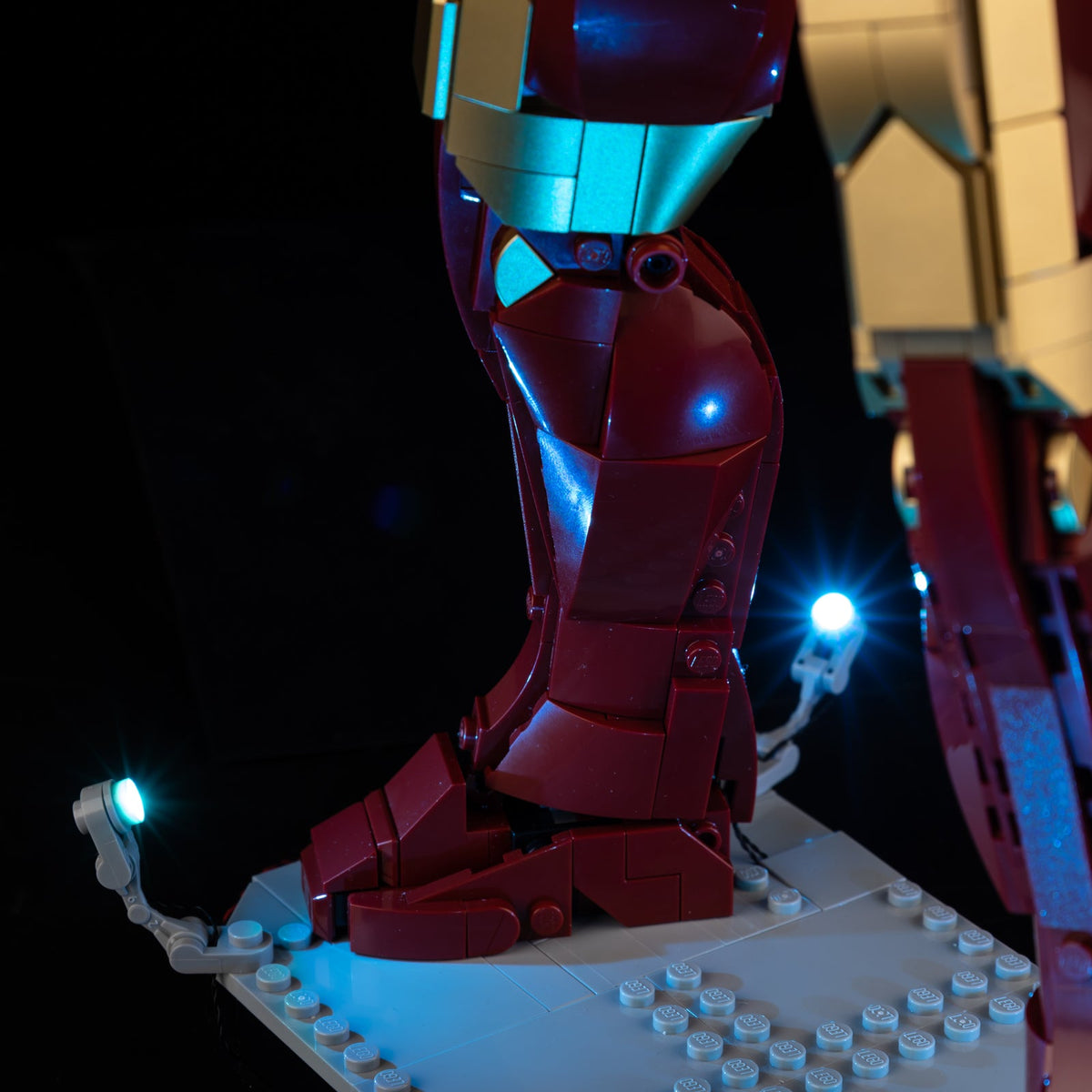 Iron Man 76344 lighting detail 11